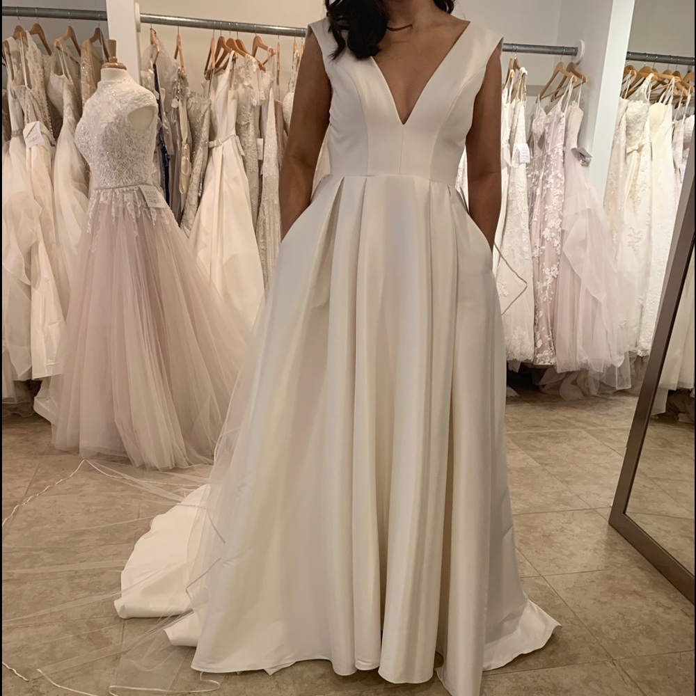 Ivory Justin Alexander Wedding Dress